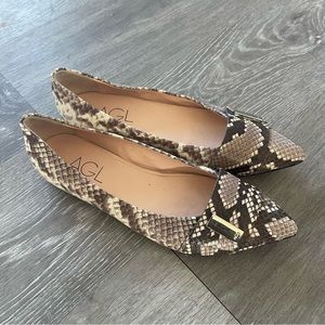 AGL NWOT Pointy Toe Flat in Natural Snake Embossed Leather